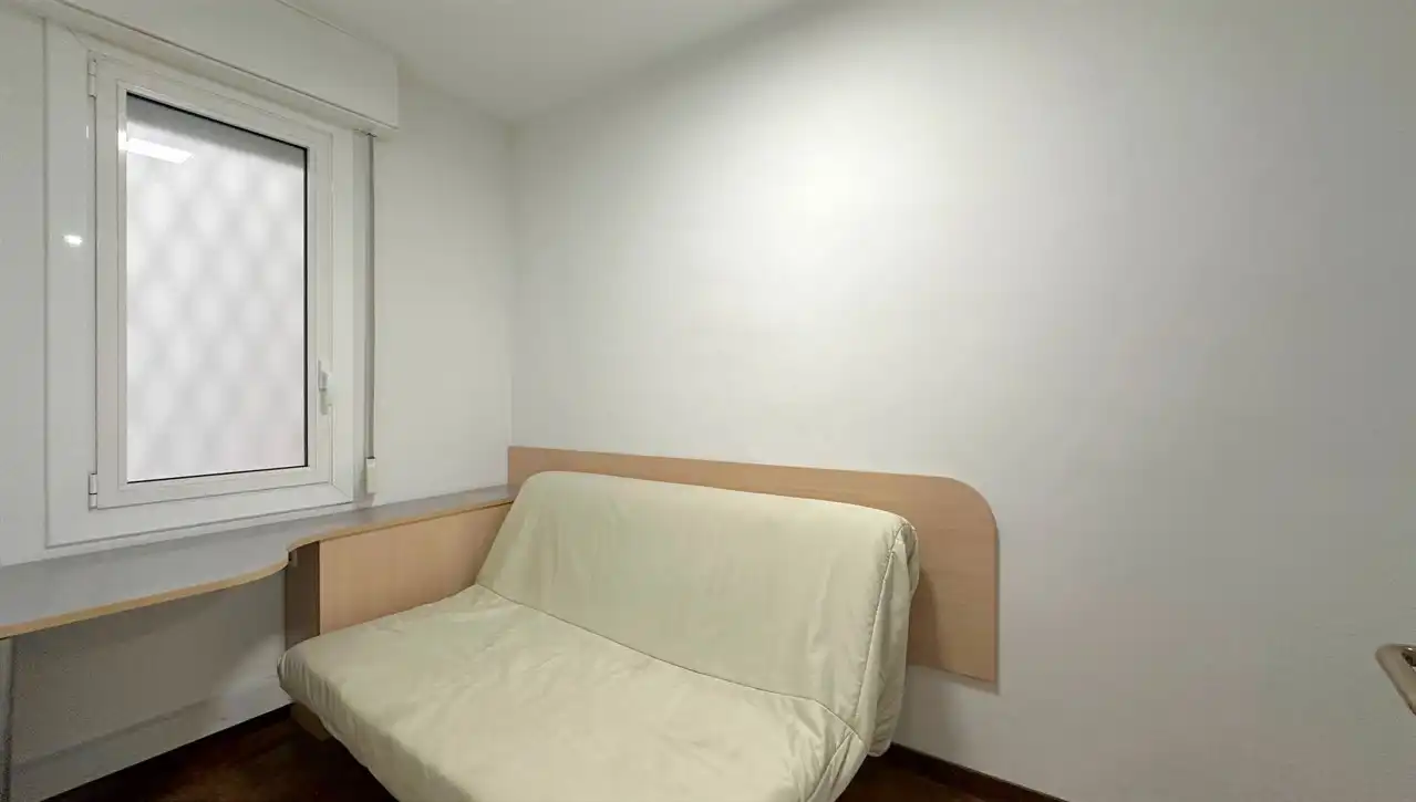 Schlafzimmer von Wohnung zum Verkauf in Barcelona mit Klimaanlage und Gemeinschaftspool