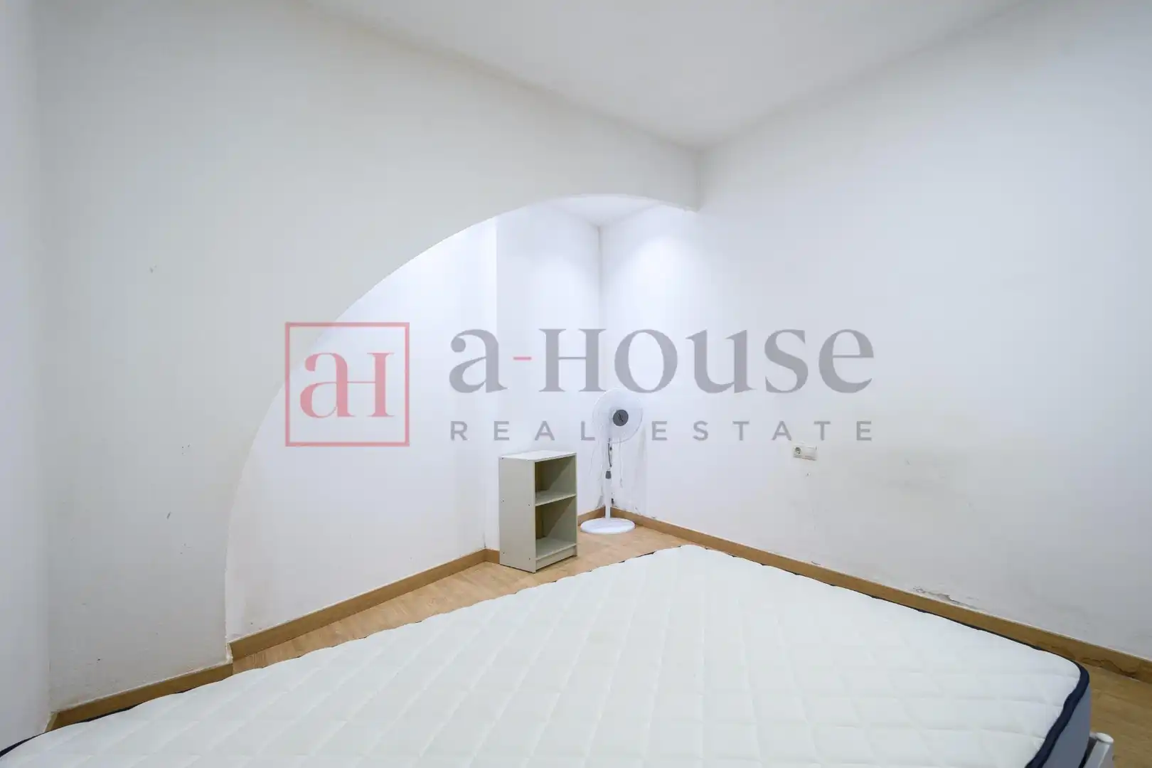 Planta baja en venta en Barcelona con Parquet y Alarma