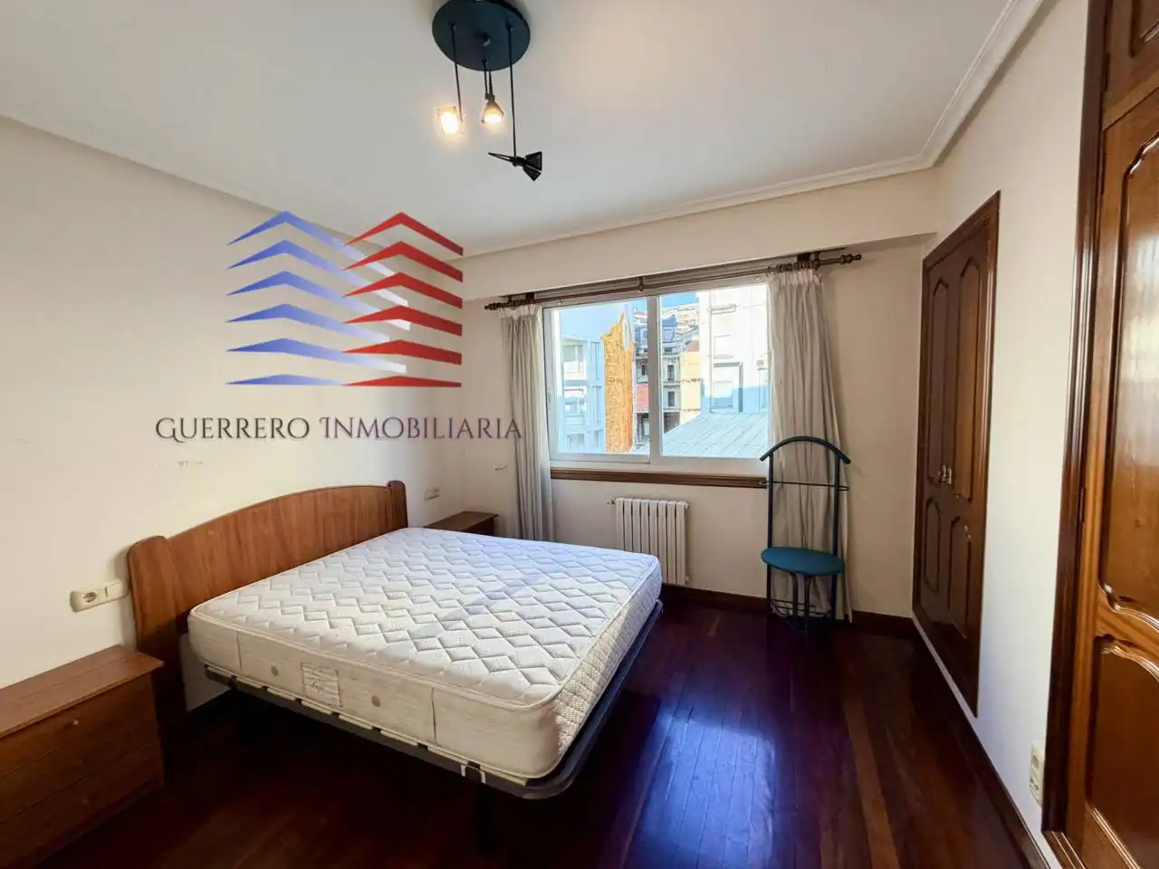 Schlafzimmer von Wohnungen zur Miete in Ourense Capital  mit Heizung, Parkett und Abstellraum