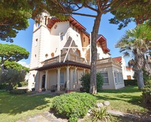 Jardí de Casa o xalet de lloguer en Sant Vicenç de Montalt amb Piscina