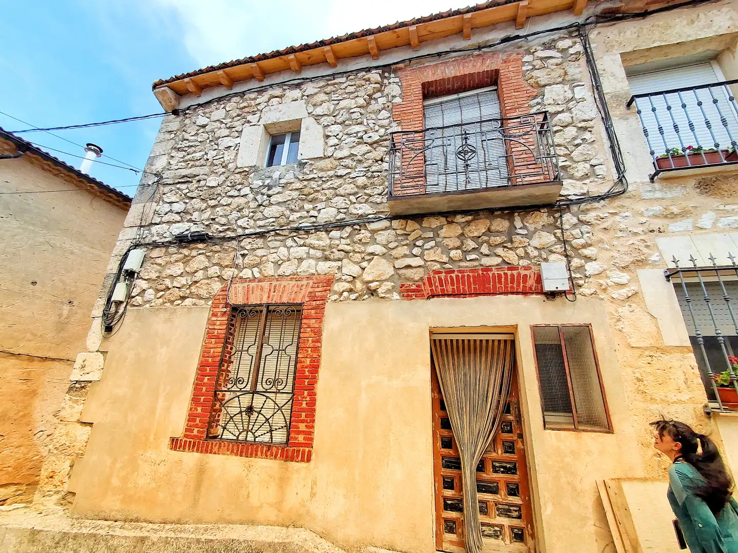 Vista exterior de Casa adosada en venda en Fuentelisendo amb Moblat