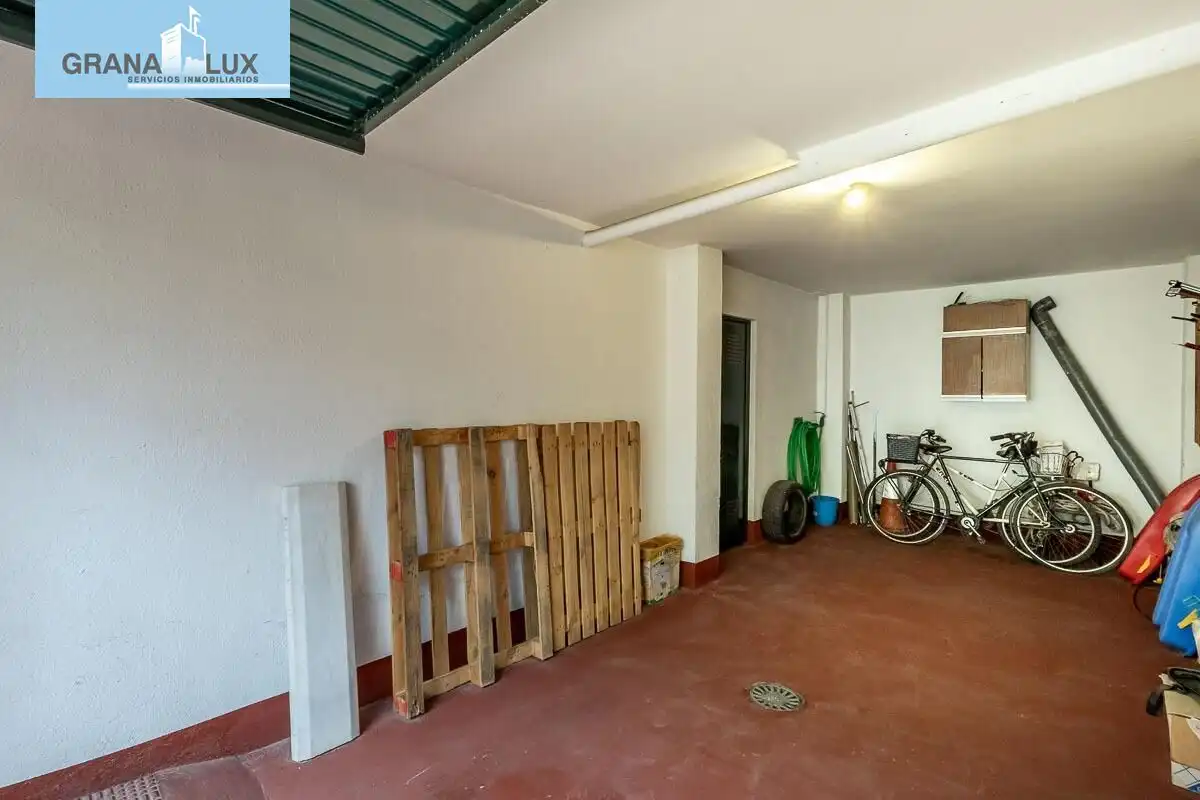 Casa aparellada amb terrassa en venda a Camino CEMENTERIO, imagen 36