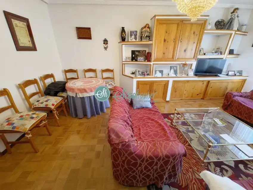 Living room of Flat for sale in Segovia  with Heating, Parquet flooring and Terrace