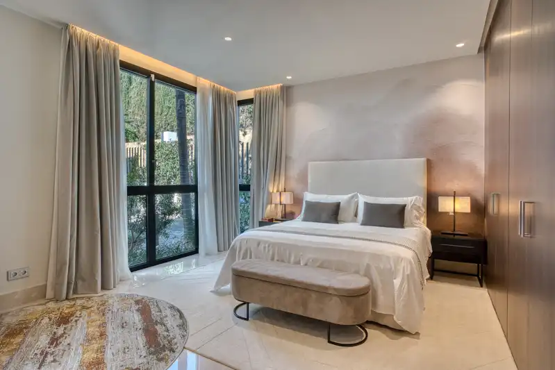 Dormitori de Apartament en venda en Marbella amb Aire condicionat, Calefacció i Jardí privat