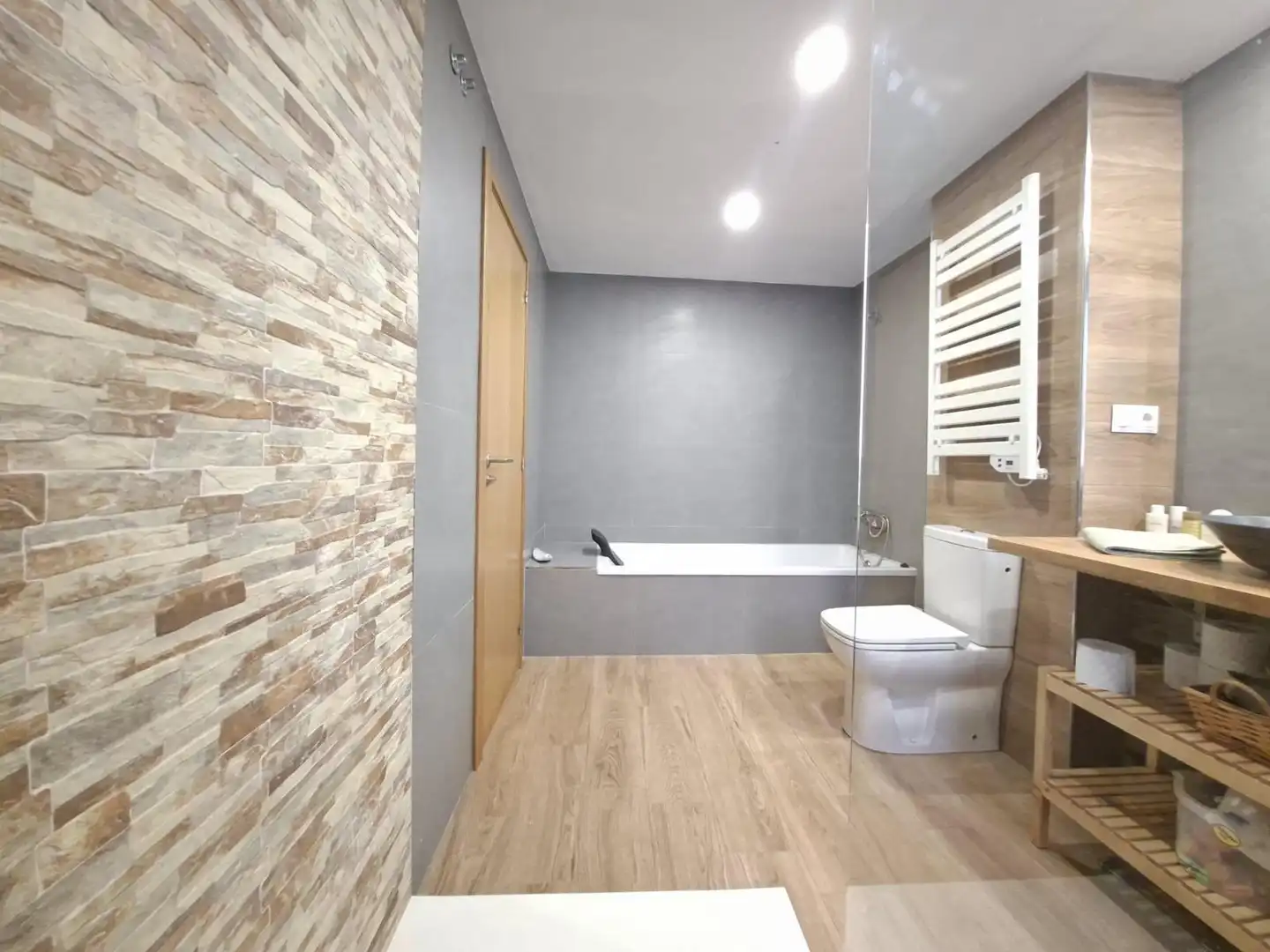 Baño de Piso en venta en Vilagarcía de Arousa con Terraza, Amueblado y Balcón