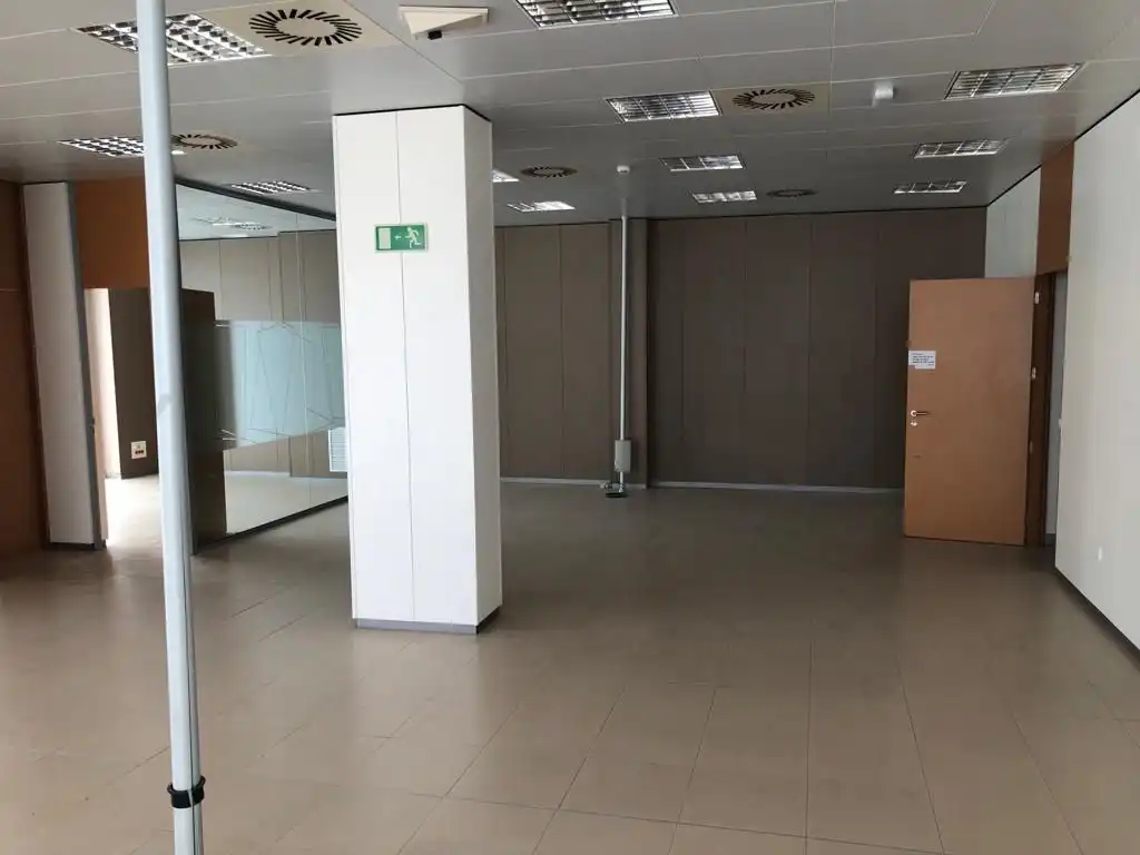 Local comercial de lloguer a Avenida Balsicas, imagen 2