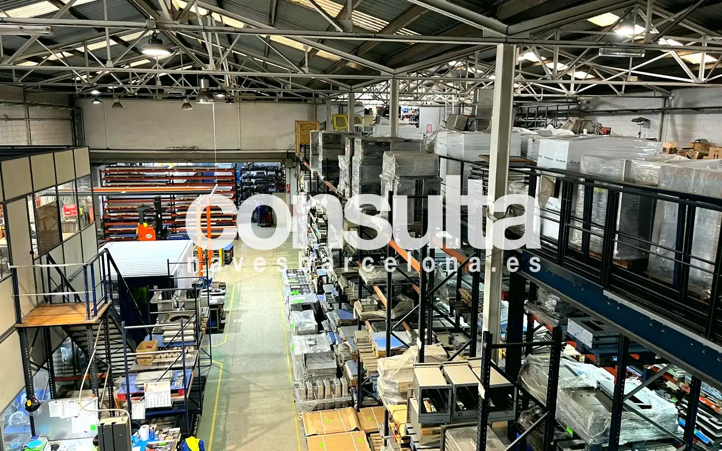 Nau industrial en venda en Montcada i Reixac