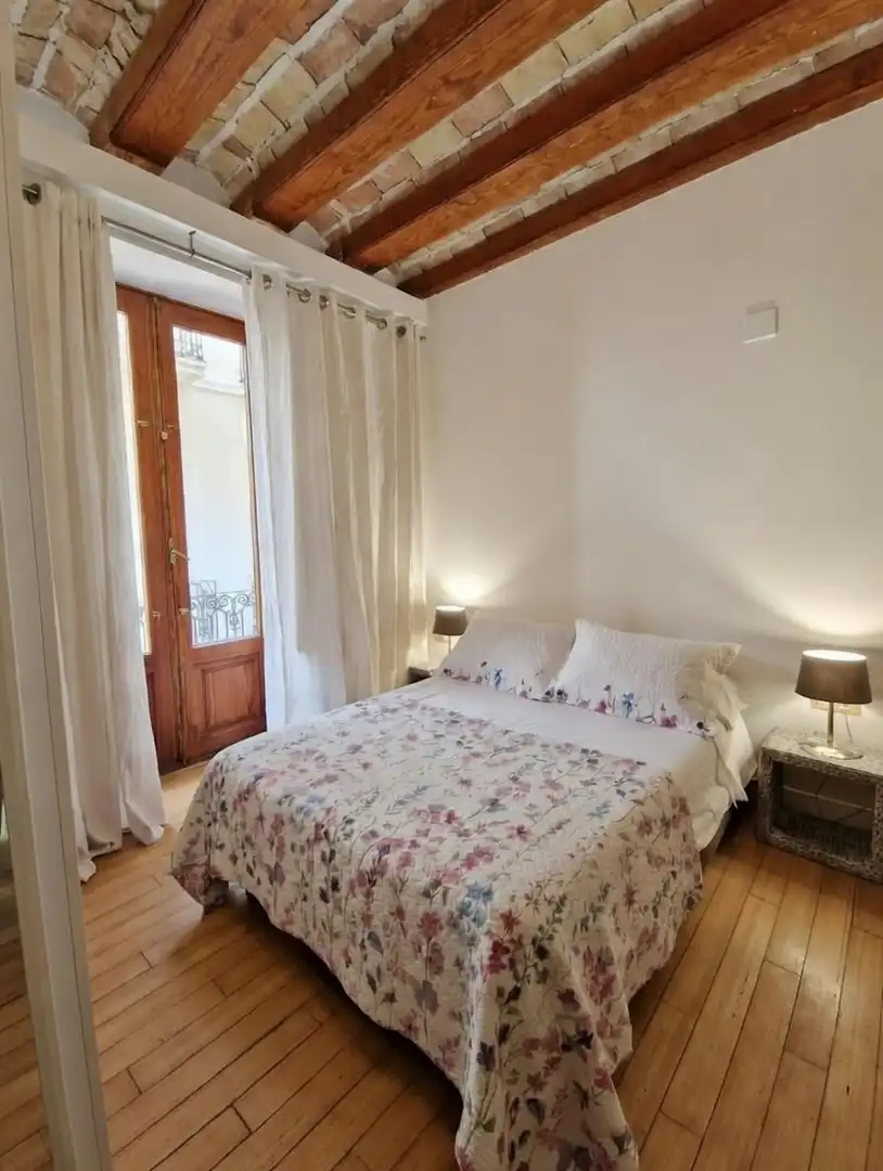 Schlafzimmer von Wohnung zur Miete in Valencia mit Klimaanlage, Heizung und Möbliert