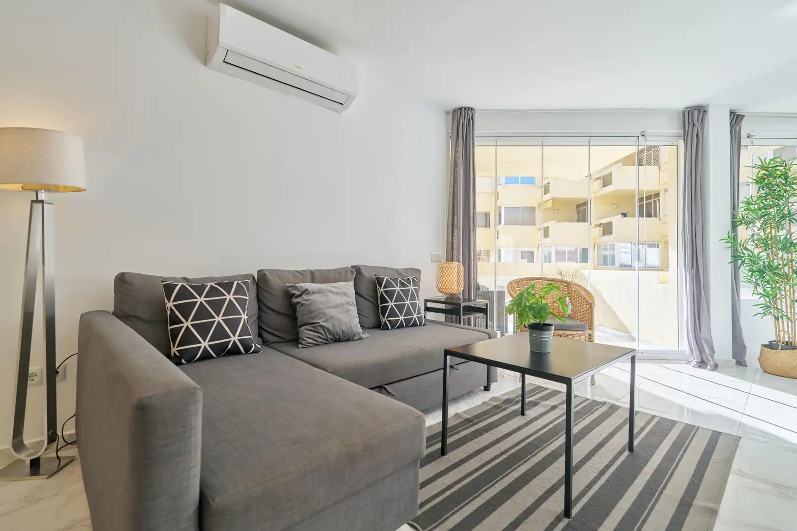 Wohnzimmer von Wohnungen zum Verkauf in Marbella mit Klimaanlage, Möbliert und Balkon