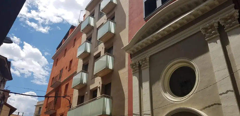 Vista exterior de Pis en venda en La Seu d'Urgell amb Calefacció