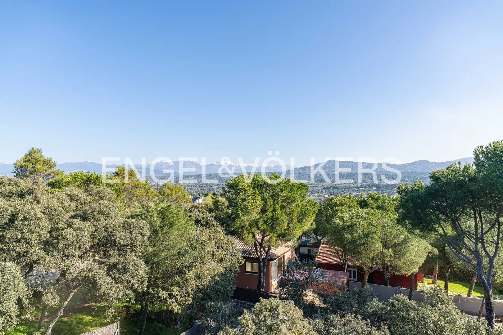 Vista exterior de Casa o xalet en venda en Galapagar amb Aire condicionat, Calefacció i Jardí privat