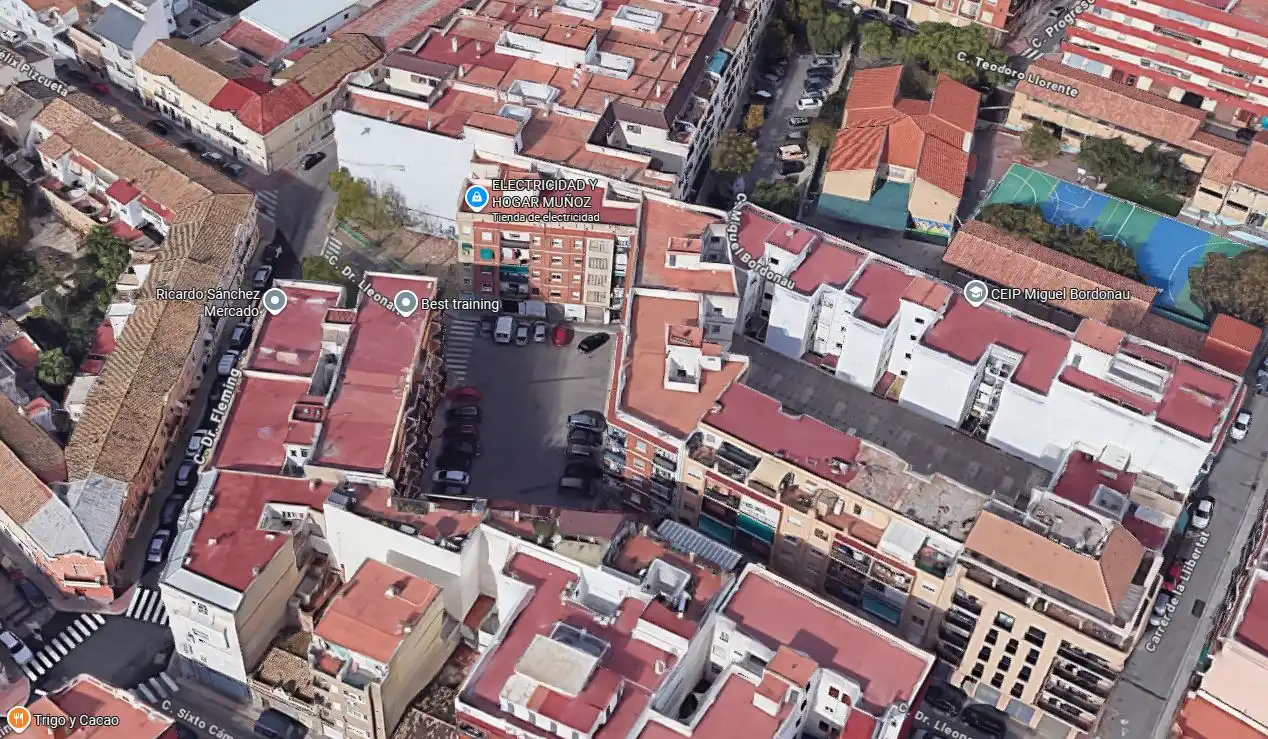 Vista exterior de Pis en venda en Burjassot