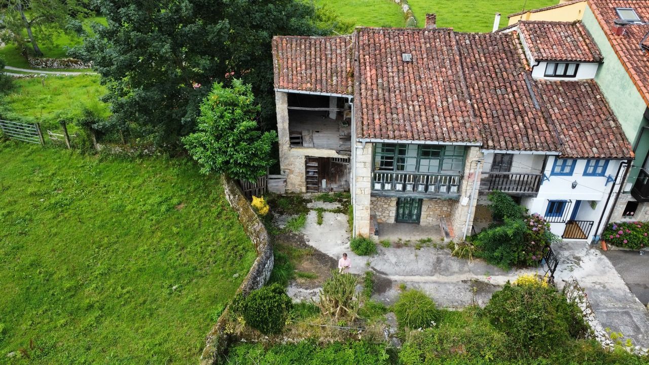 Vista exterior de Casa o xalet en venda en Llanes amb Jardí privat i Terrassa