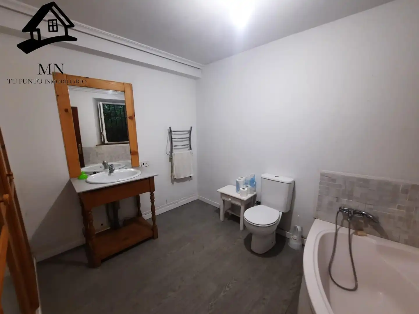 Bany de Casa o xalet en venda en Luena  amb Calefacció i Jardí privat