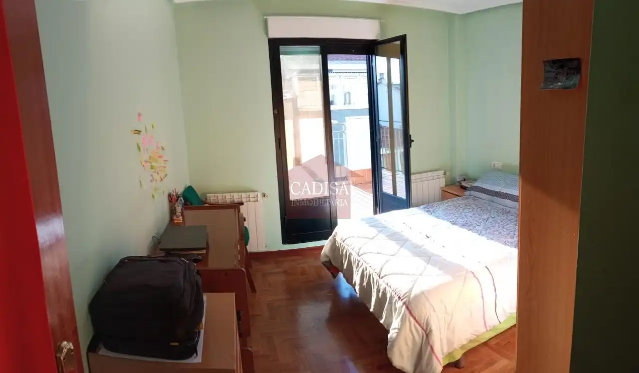Schlafzimmer von Dachboden zur Miete in Salamanca mit Heizung, Parkett und Terrasse