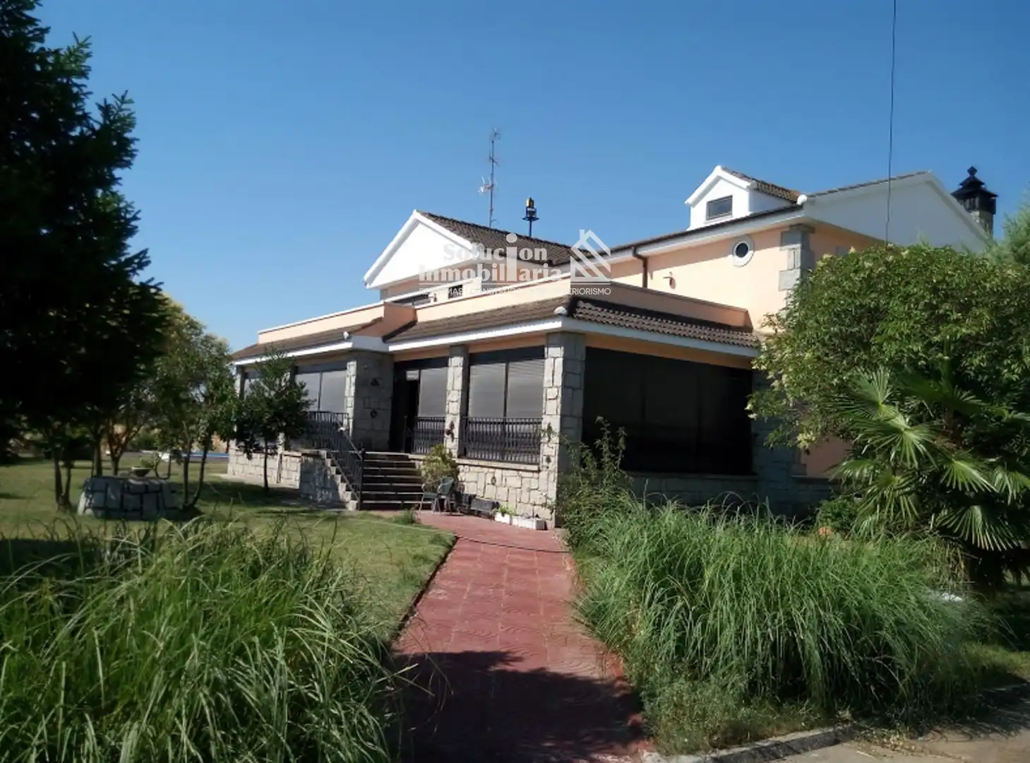Exterior view of Houses for sale in Villares de la Reina  with Heating and Swimming Pool