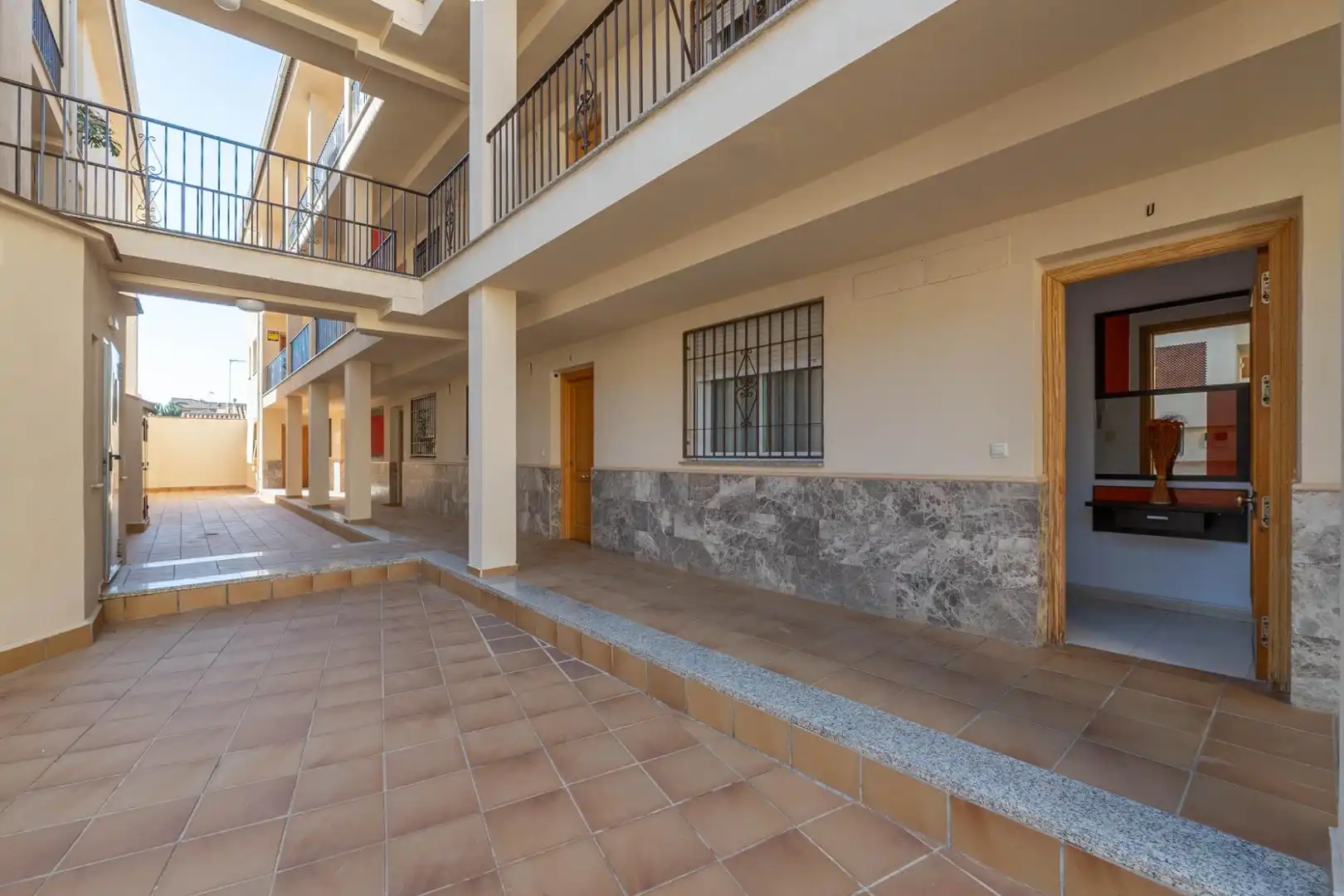 Vista exterior de Pis en venda en Churriana de la Vega amb Piscina comunitària