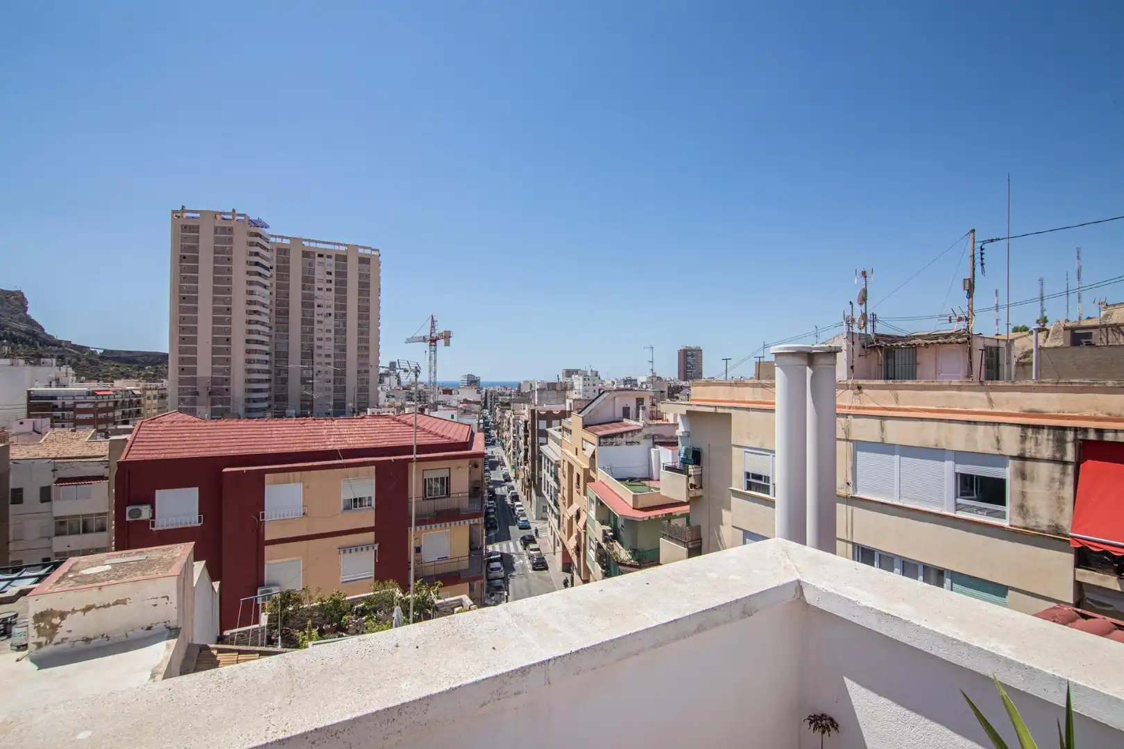 Vista exterior de Àtic en venda en Alicante / Alacant amb Aire condicionat i Terrassa