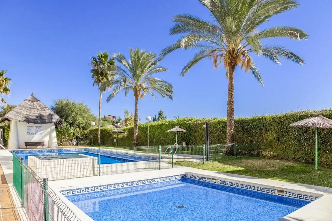 Swimming pool of Garage for rent in Benalmádena