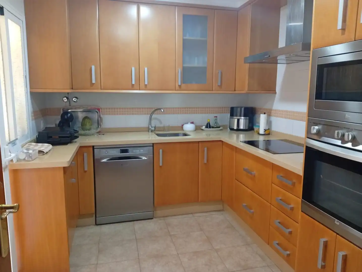 Cocina de Casa adosada en venta en Alcalá de Guadaira con Aire acondicionado, Calefacción y Terraza