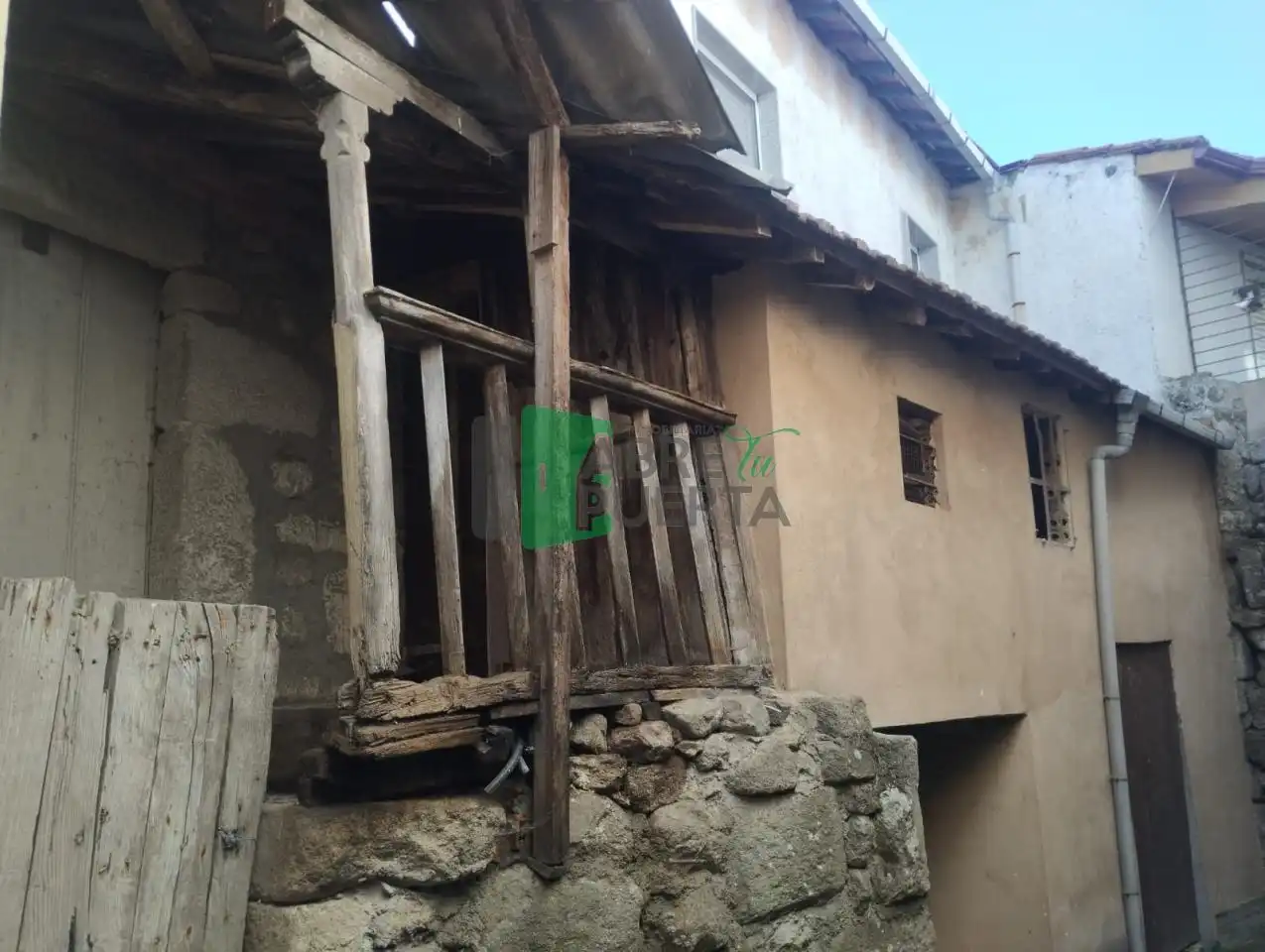 Vista exterior de Casa o xalet en venda en Ourense Capital  amb Calefacció, Jardí privat i Moblat