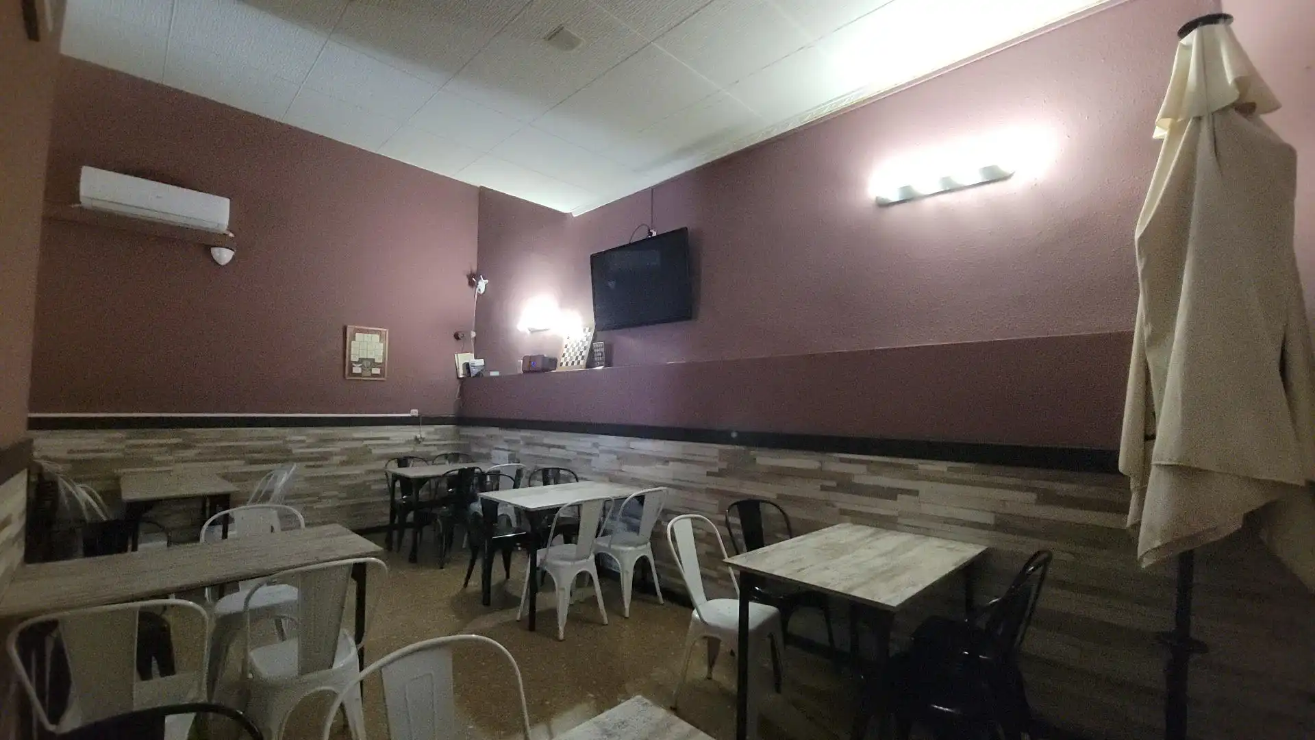 Comedor de Local de alquiler en L'Hospitalet de Llobregat con Aire acondicionado
