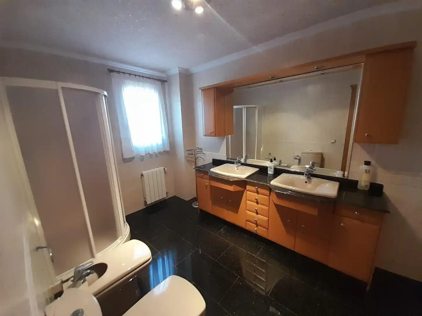 Bany de Casa o xalet en venda en Alicante / Alacant amb Calefacció, Jardí privat i Terrassa