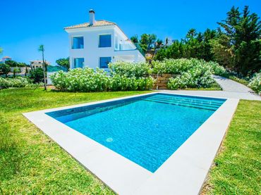 Detached house with pool for sale in La Mairena