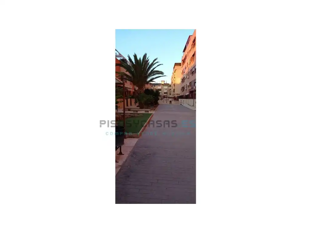 Vista exterior de Casa adosada en venda en Sagunto / Sagunt amb Aire condicionat, Jardí privat i Terrassa