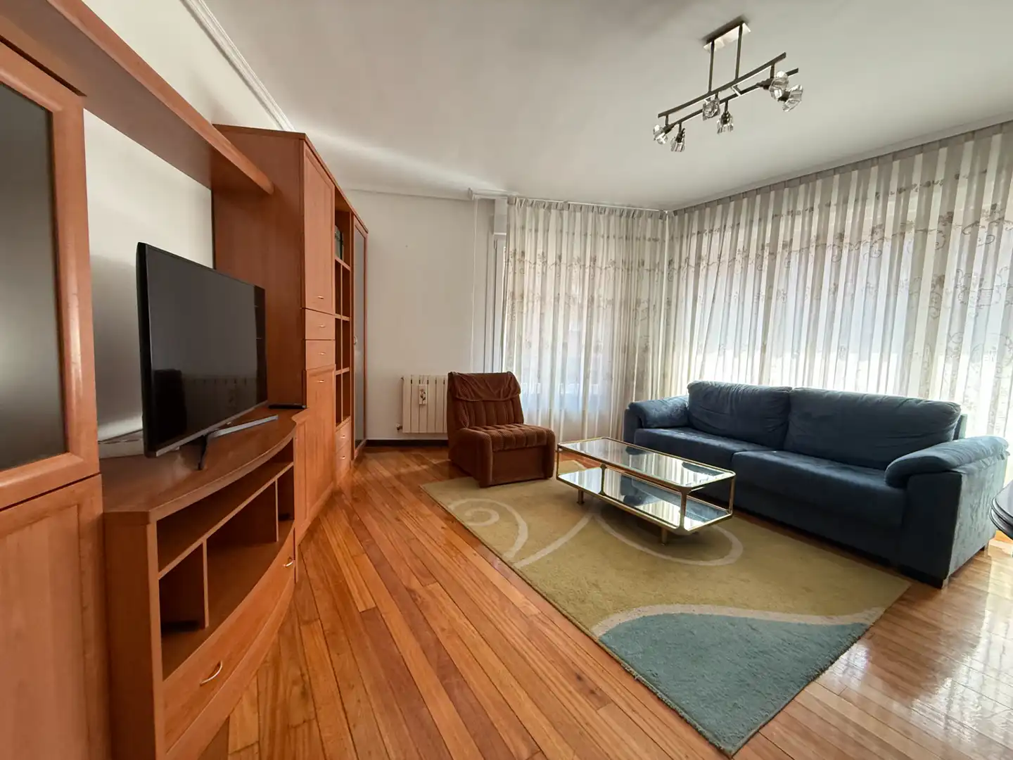 Sala d'estar de Pis en venda en Bilbao  amb Calefacció, Terrassa i Moblat