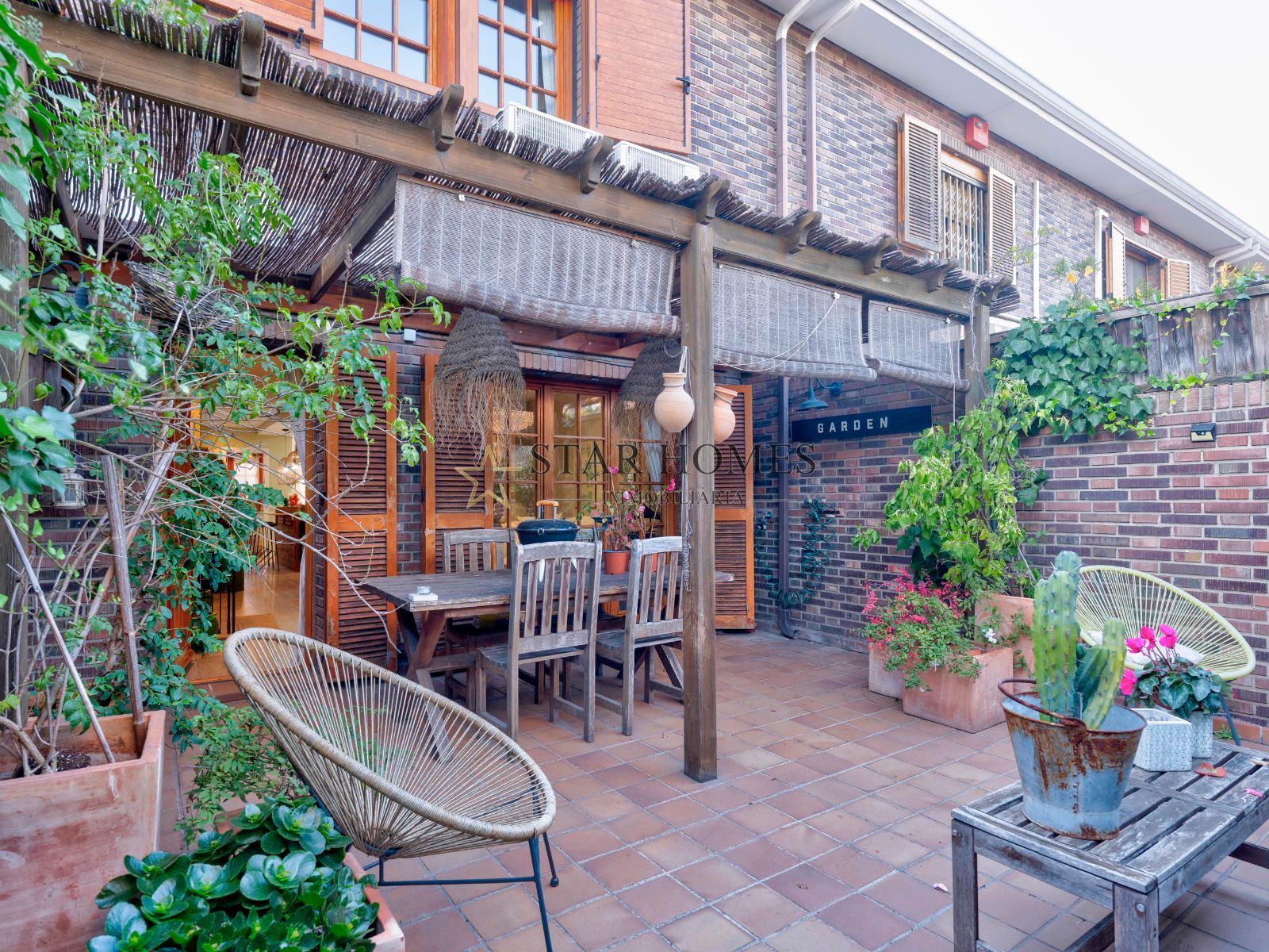 Terrace of Single-family semi-detached for sale in Badalona  with Air Conditioner, Heating and Parquet flooring