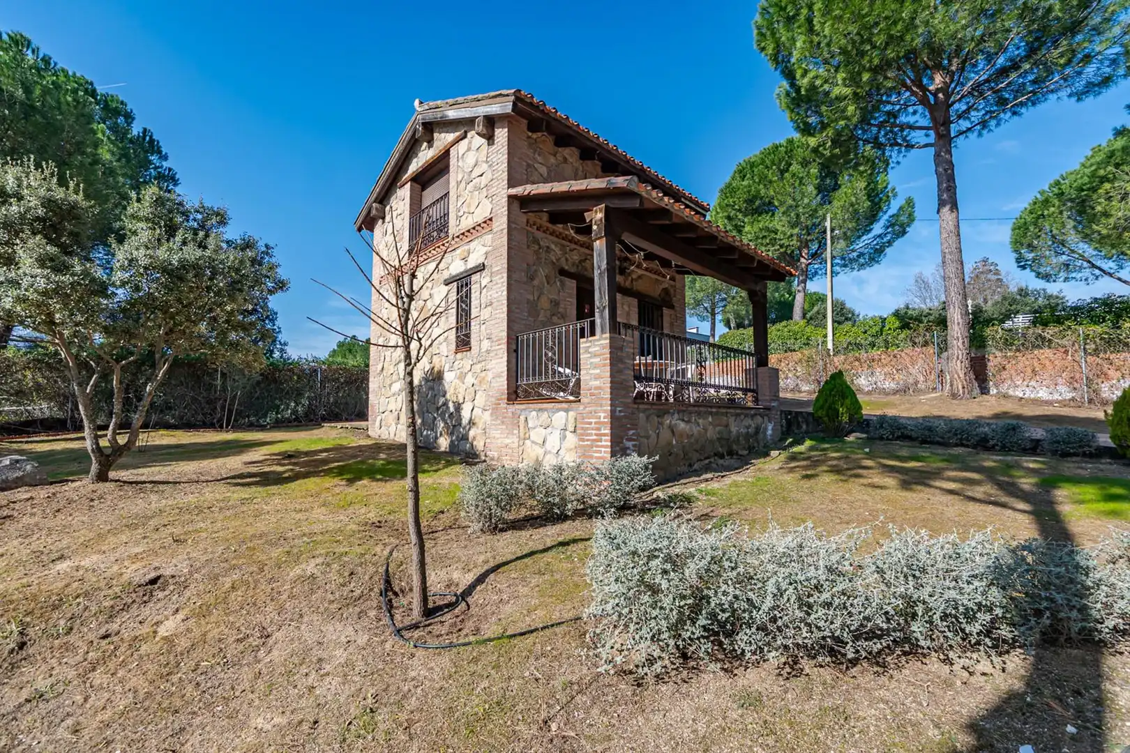 Vista exterior de Finca rústica en venda en El Tiemblo  amb Calefacció, Jardí privat i Terrassa