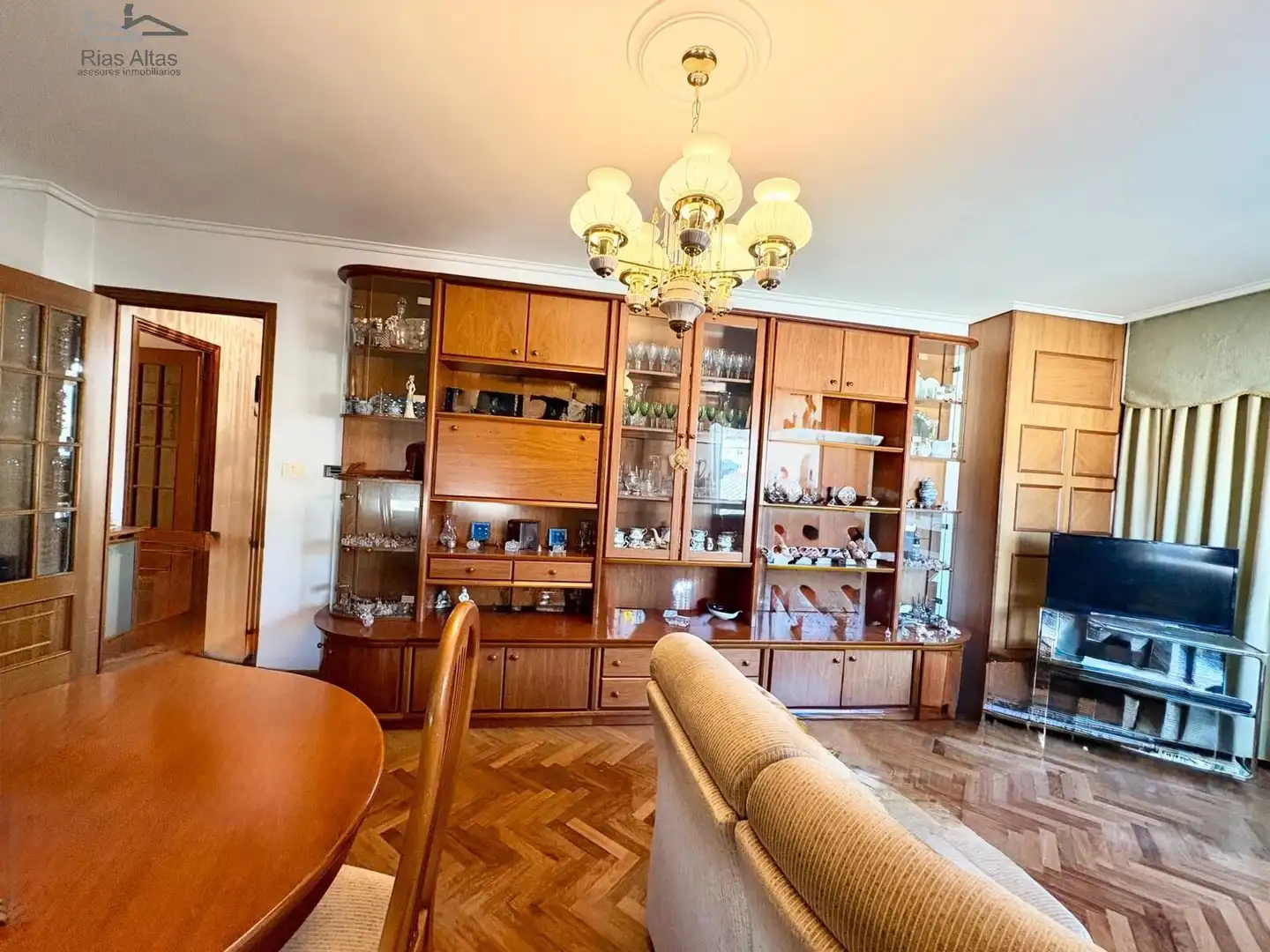 Comedor de Piso en venta en Cambre  con Calefacción, Parquet y Trastero