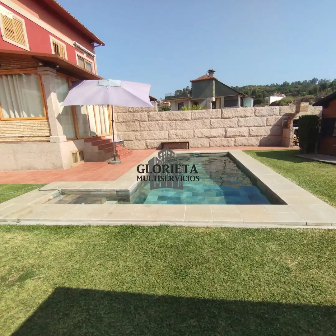 Piscina de Casa o xalet en venda en Vigo  amb Calefacció, Terrassa i Traster