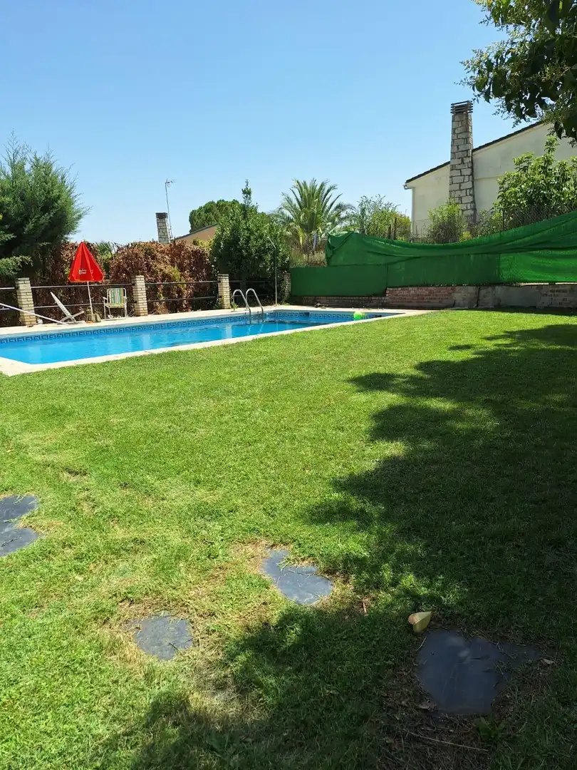 Chalet con piscina en venta en El Molar (Madrid), imagen 2