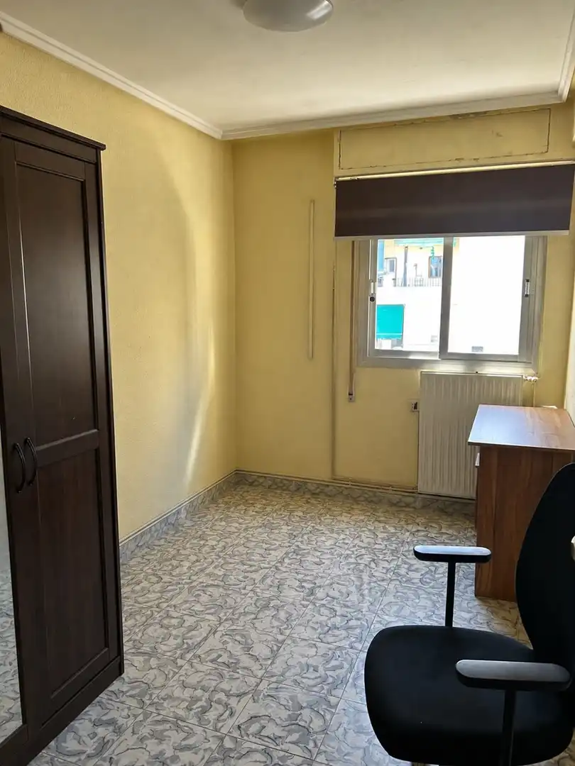 Bedroom of Flat for rent in Valencia  with Air Conditioner, Heating and Furnished