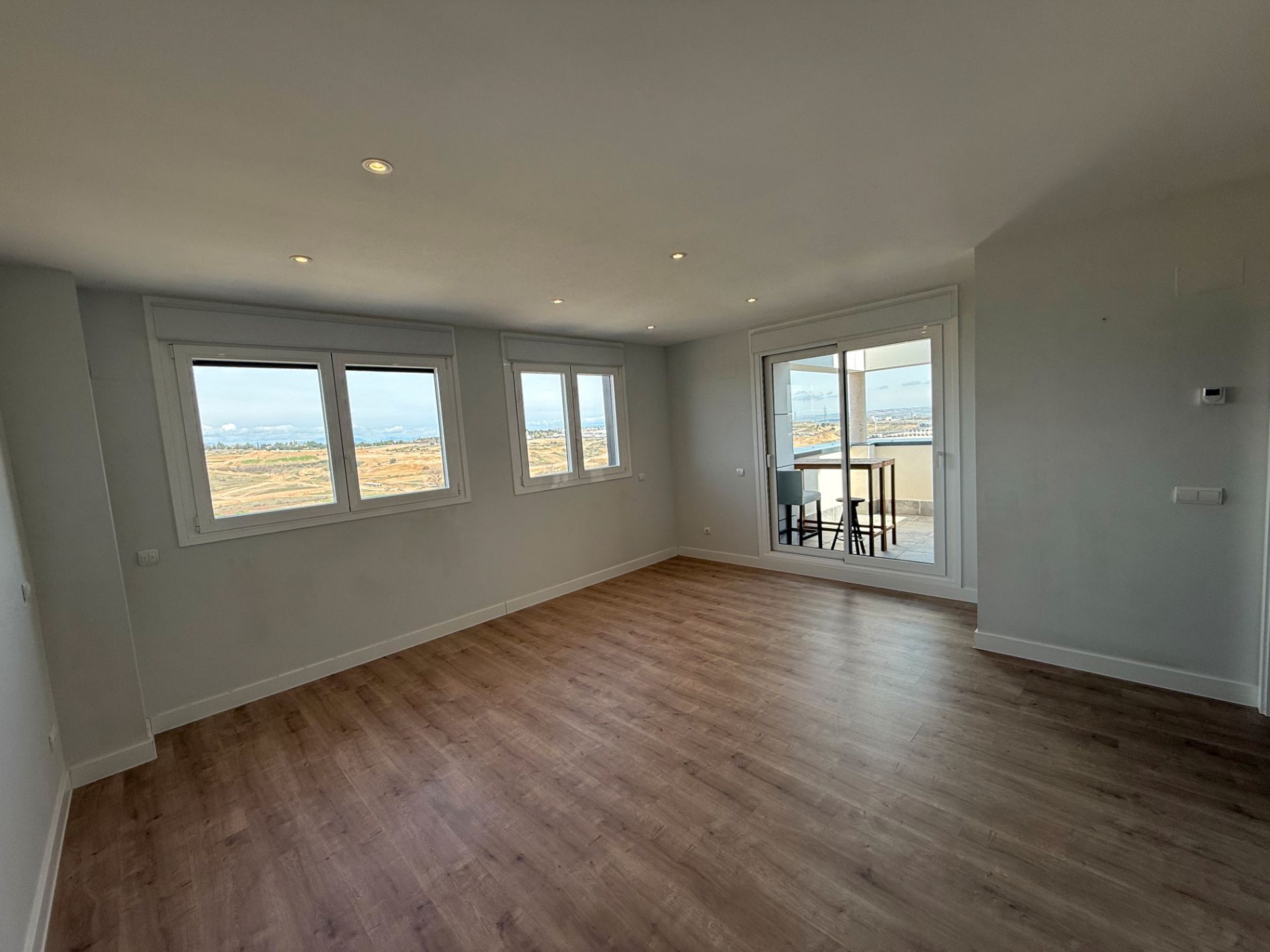 Wohnung zur Miete in Calle de Josefina Aldecoa, Valdebebas - Valdefuentes, Hortaleza