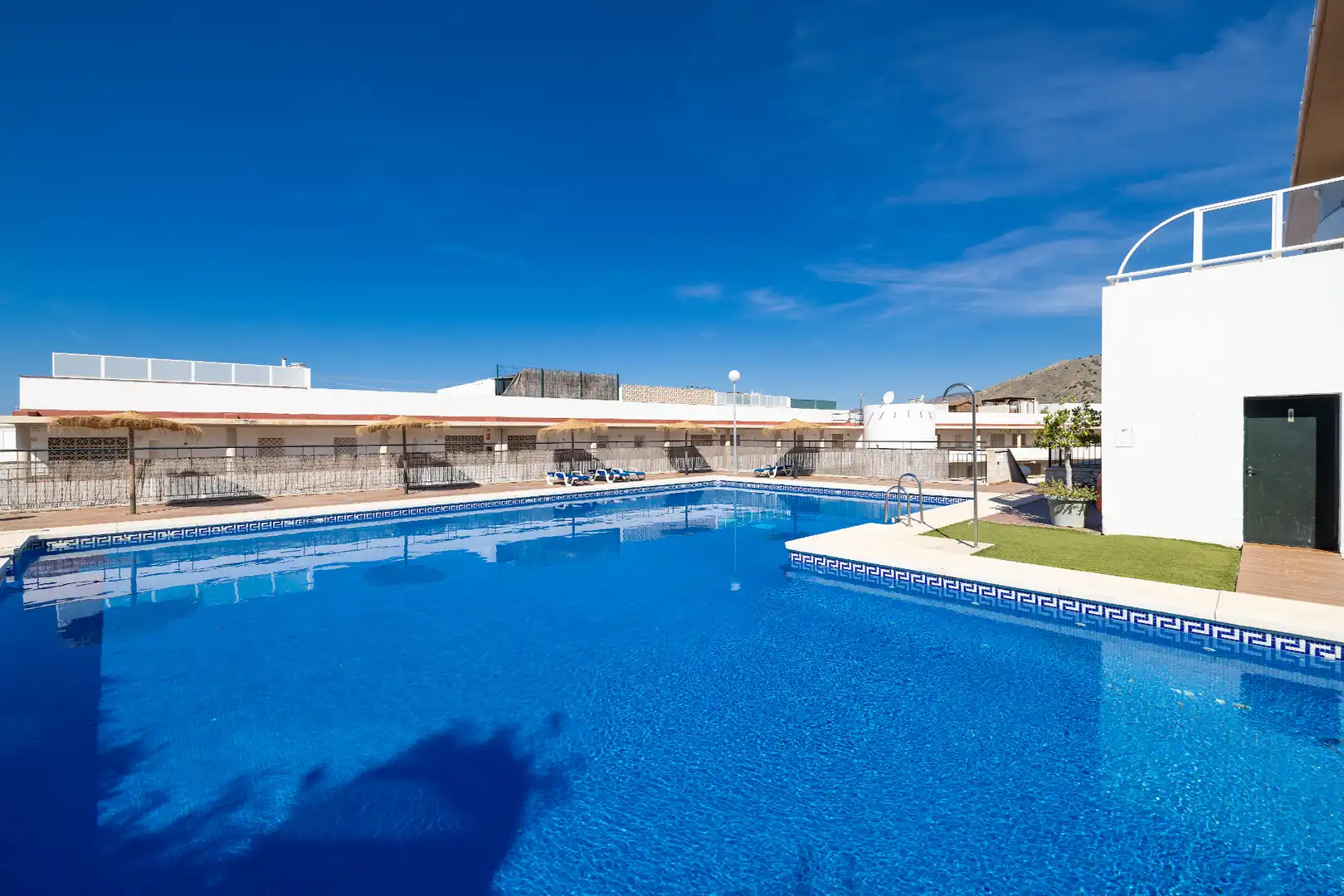 Piscina de Dúplex en venda en Rincón de la Victoria amb Aire condicionat, Calefacció i Jardí privat