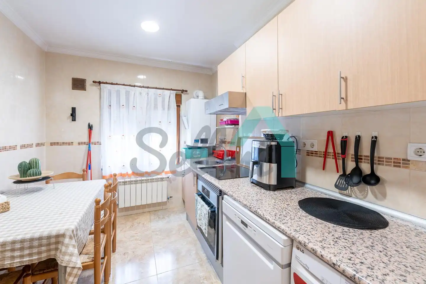 Kitchen of Flat for rent in Avilés  with Heating, Furnished and Internet