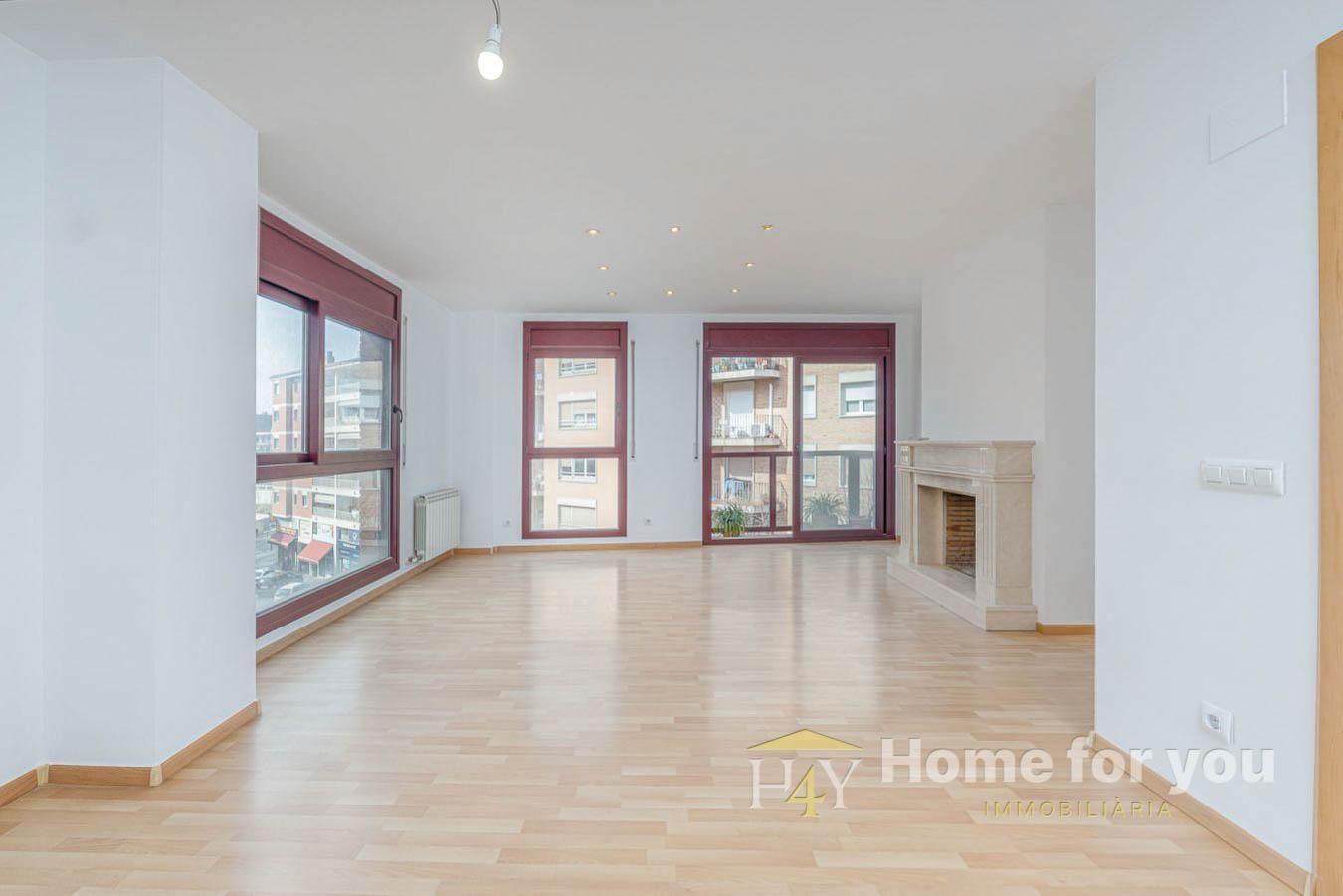 Exterior view of Duplex for sale in Figueres  with Heating, Terrace and Oven