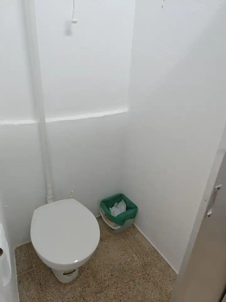 Badezimmer von Fabrikhallen zum Verkauf in Serradilla