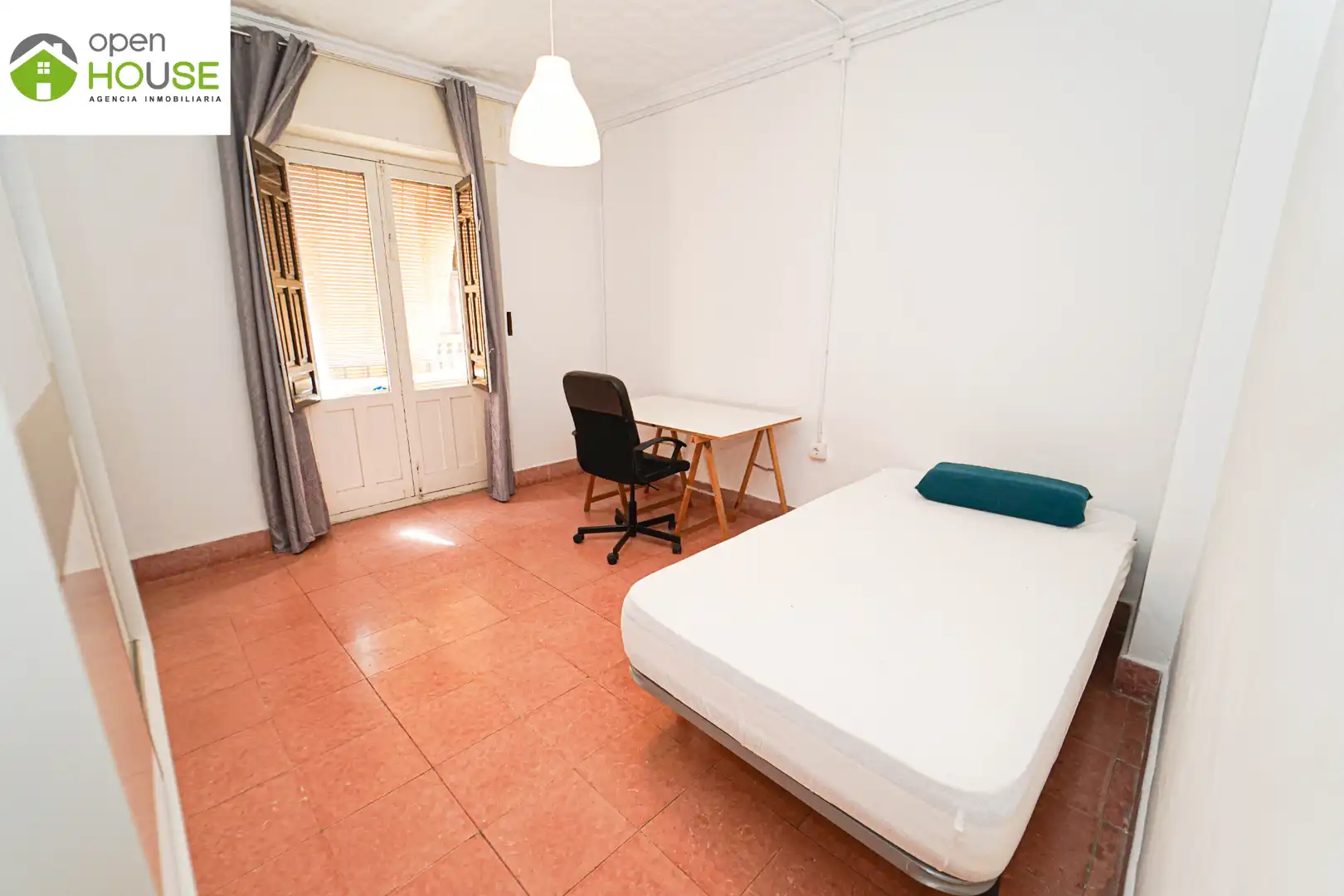 Bedroom of Flat for rent in Granada  with Furnished, Washing machine and Microwave