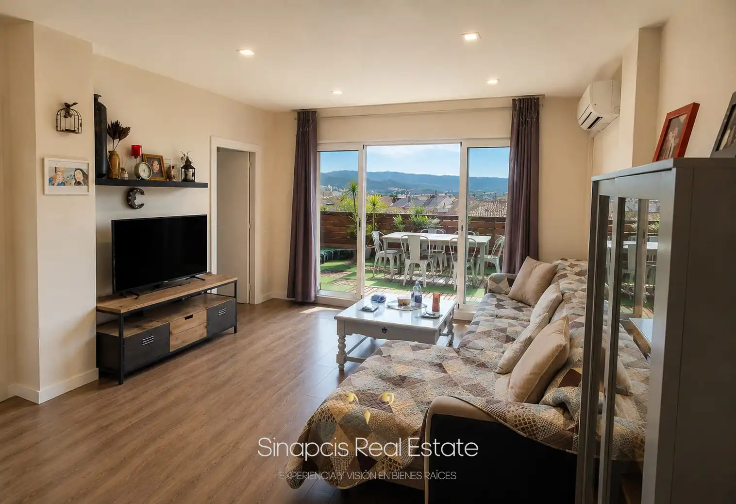 Sala de estar de Ático en venta en Castelldefels con Aire acondicionado, Calefacción y Parquet