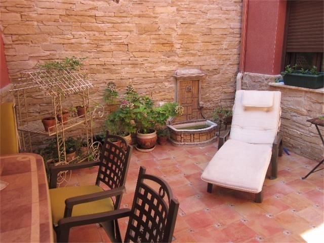 Terrassa de Casa adosada en venda en Llerena amb Traster, Moblat i Forn