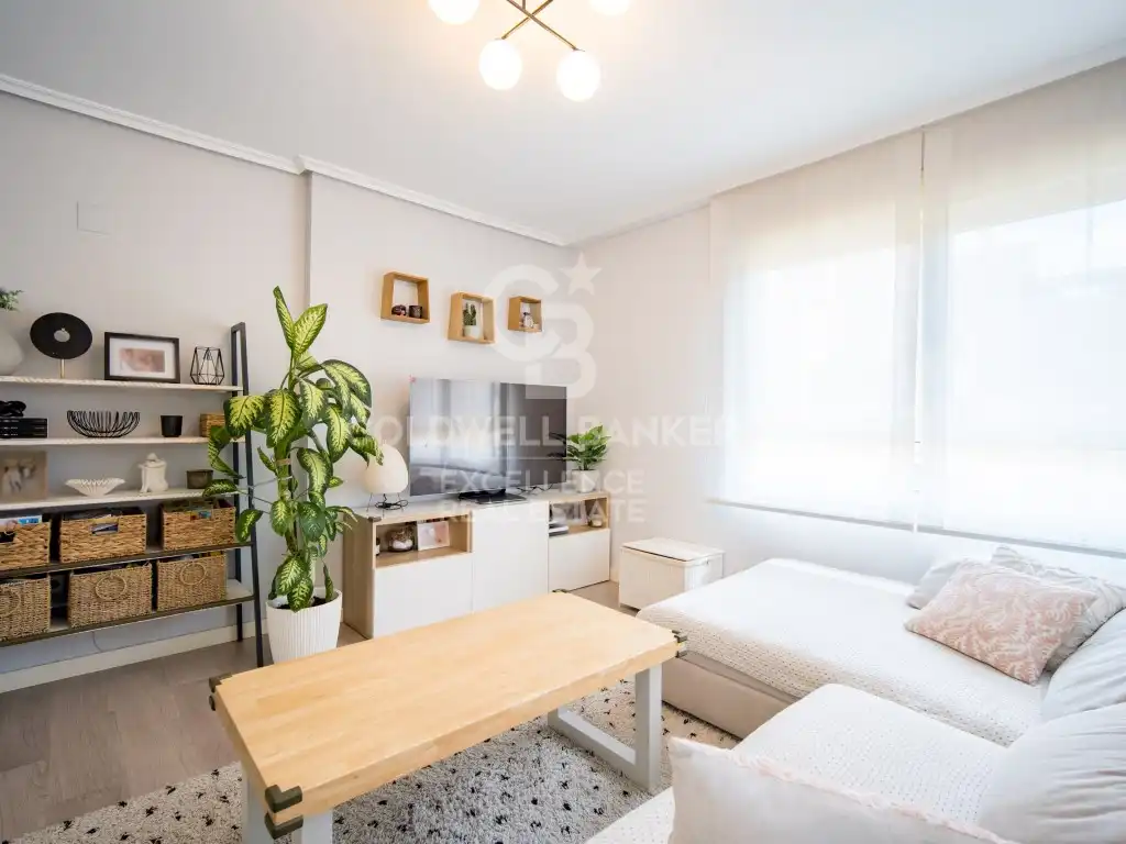 Living room of Flat for sale in Valencia  with Air Conditioner, Terrace and Community pool