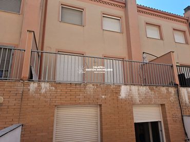 Adosado en venta en Bellvei