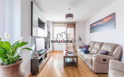 Living room of Flat for sale in Getafe  with Air Conditioner, Heating and Parquet flooring