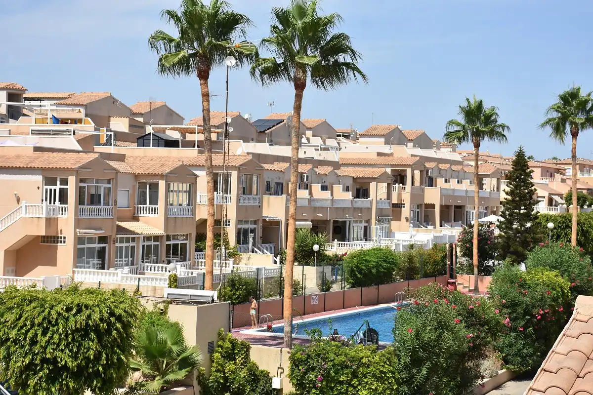 Vista exterior de Dúplex en venta en Orihuela con Terraza, Piscina y Amueblado
