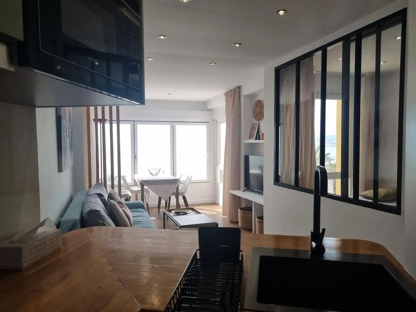 Sala d'estar de Estudi de lloguer en Algarrobo amb Aire condicionat, Calefacció i Terrassa