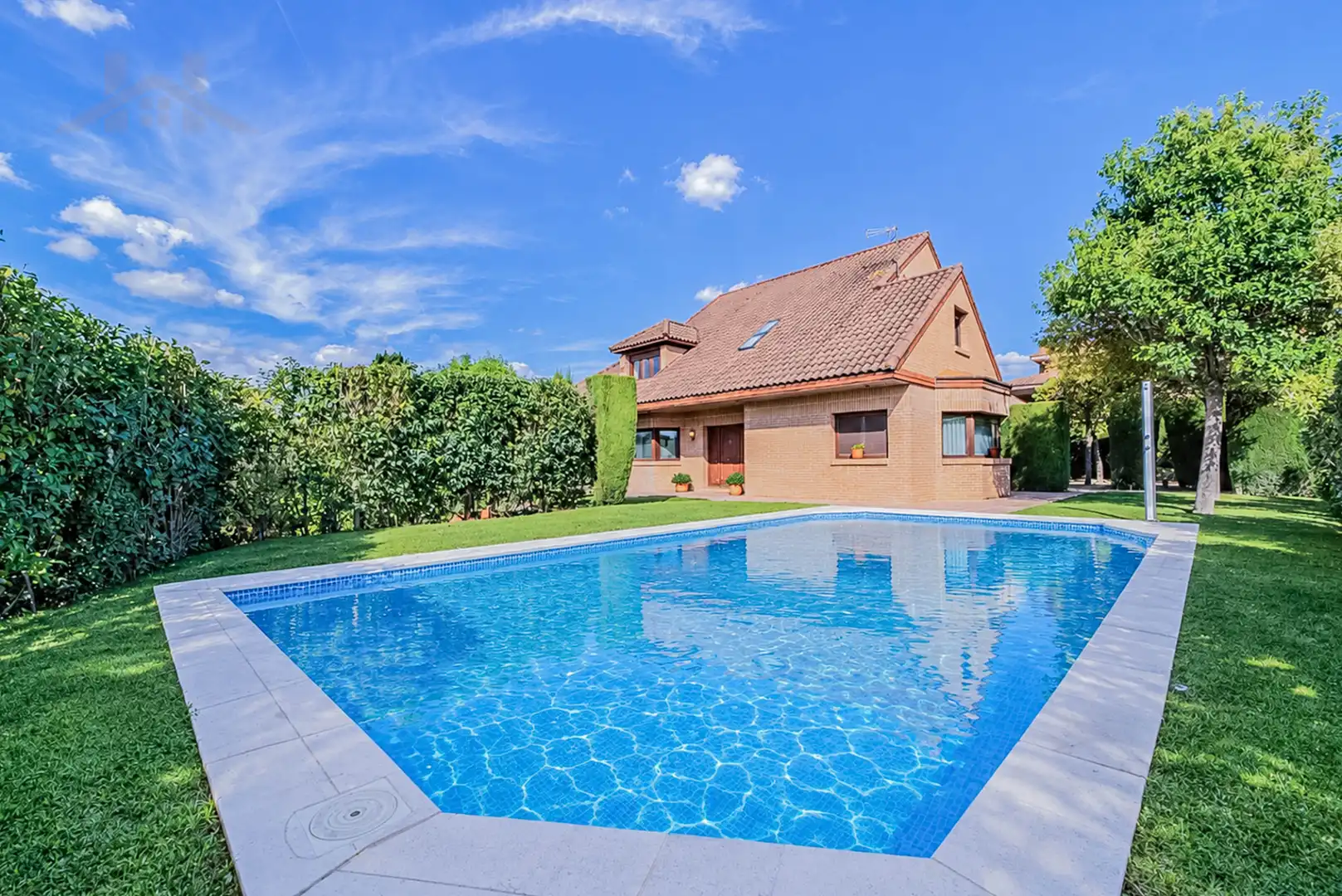 Casa con terraza en venta en Calle Álamo